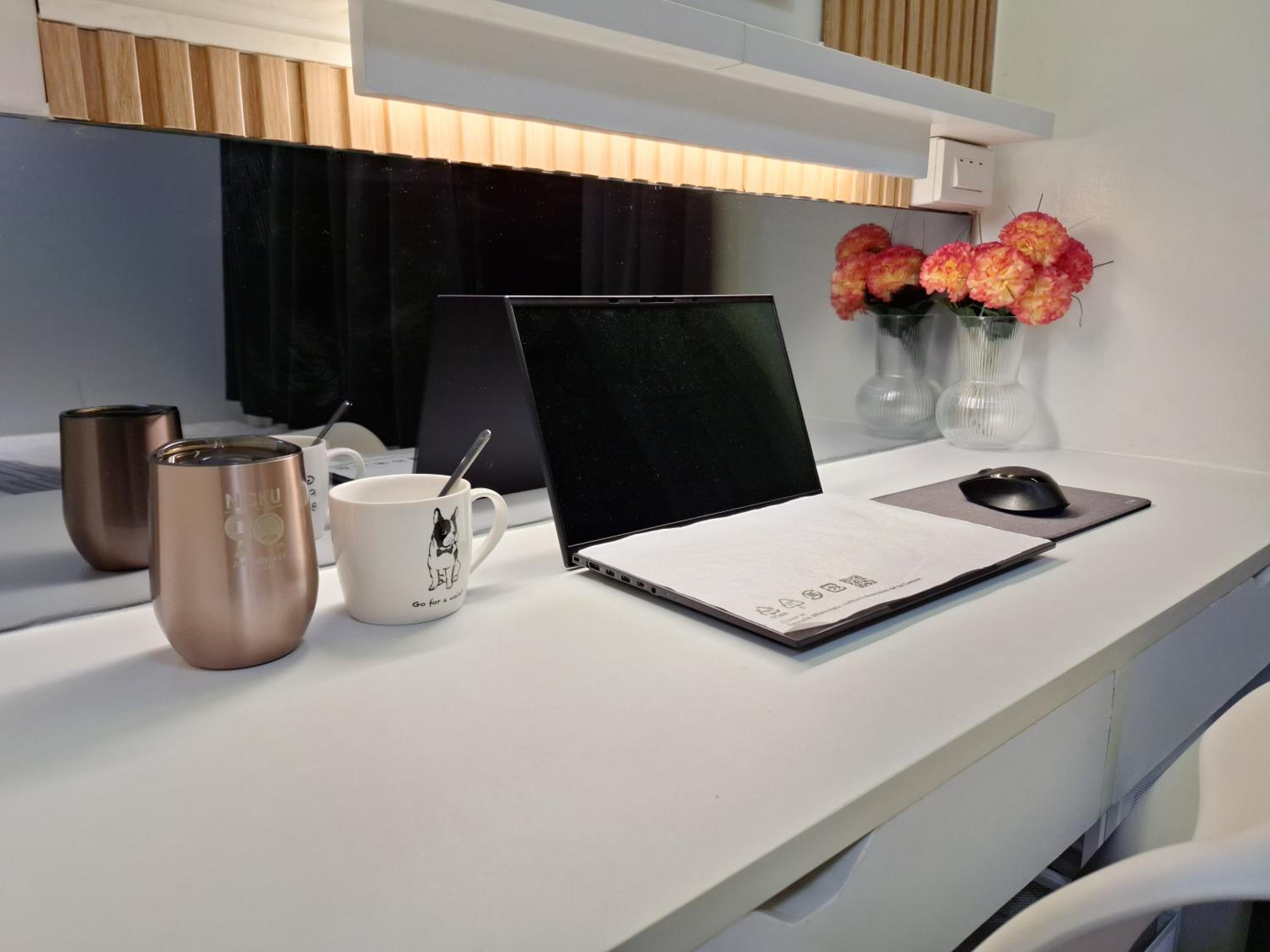 Velvet Room near MOA with a Cozy, Comfy Bed
