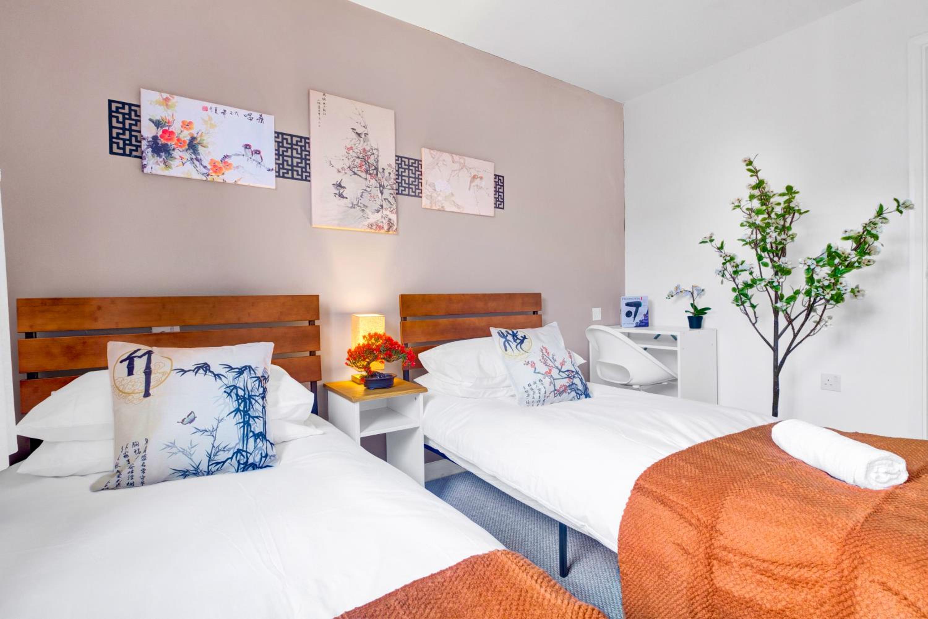Chinese Suite with FreePark - 28 Night Stay