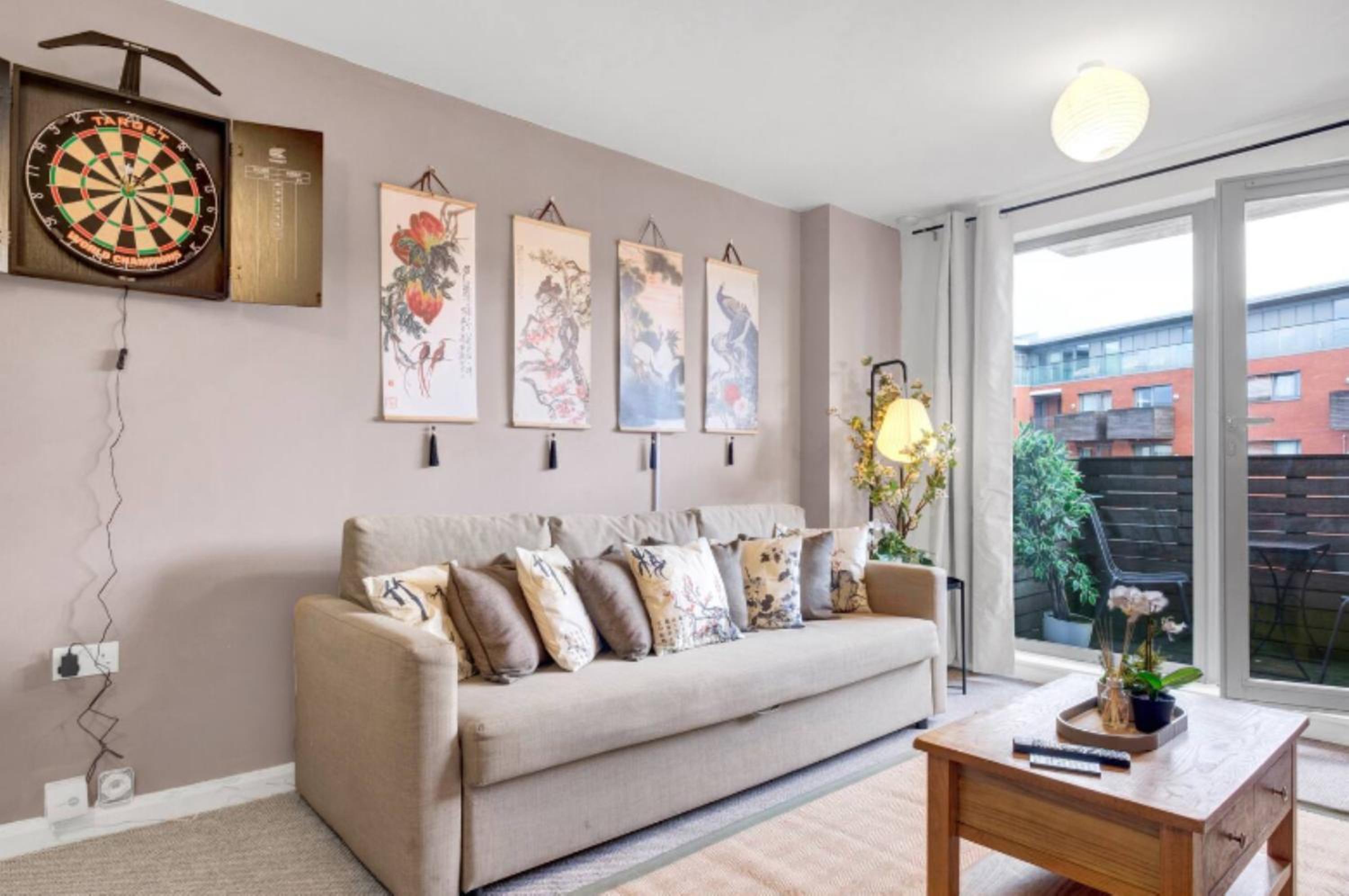 Chinese Suite with FreePark - 28 Night Stay
