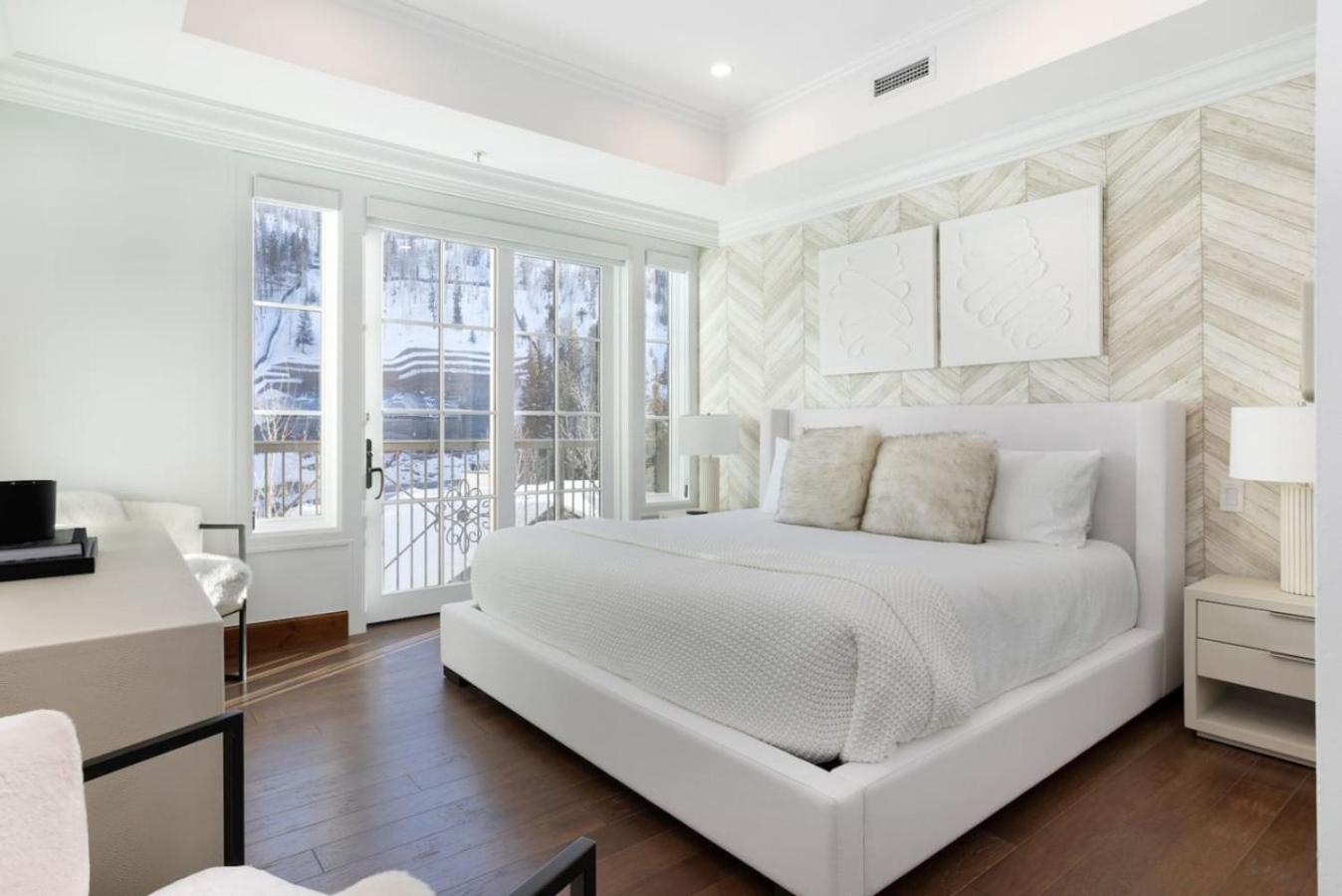 Ritz Carlton Luxe 3 bed 4 bath