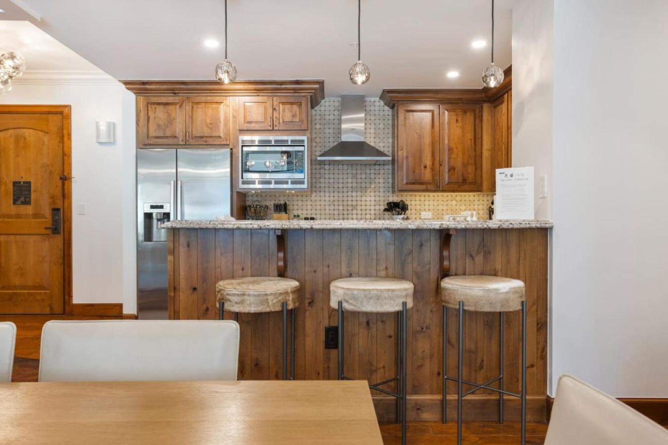 Ritz Carlton Luxe 3 bed 4 bath
