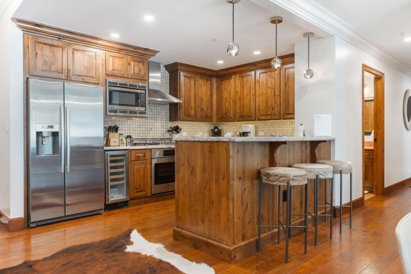 Ritz Carlton Luxe 3 bed 4 bath