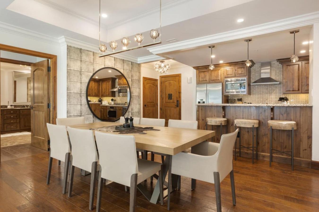 Ritz Carlton Luxe 3 bed 4 bath