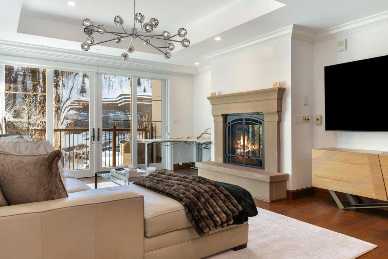 Ritz Carlton Luxe 3 bed 4 bath