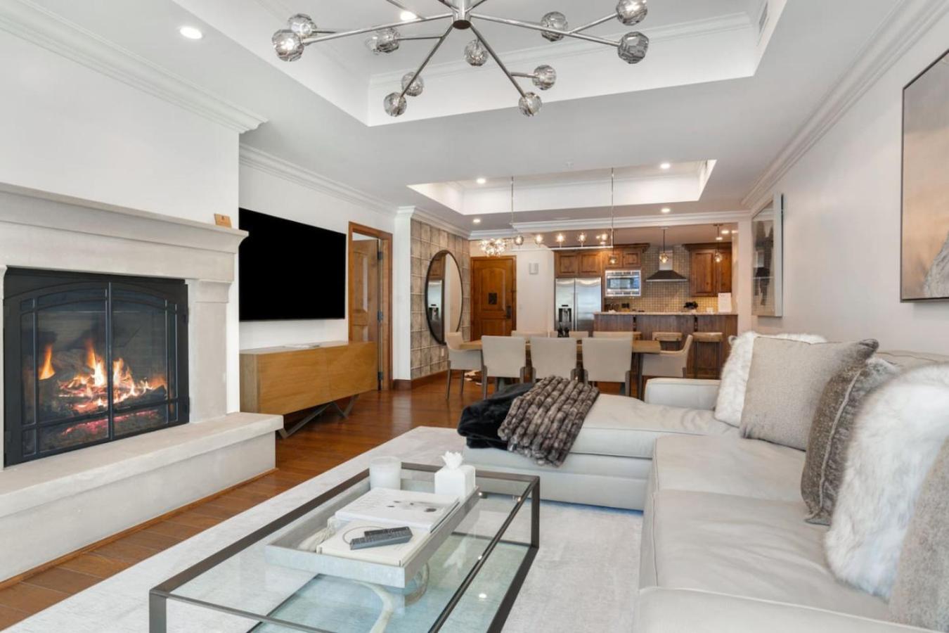 Ritz Carlton Luxe 3 bed 4 bath