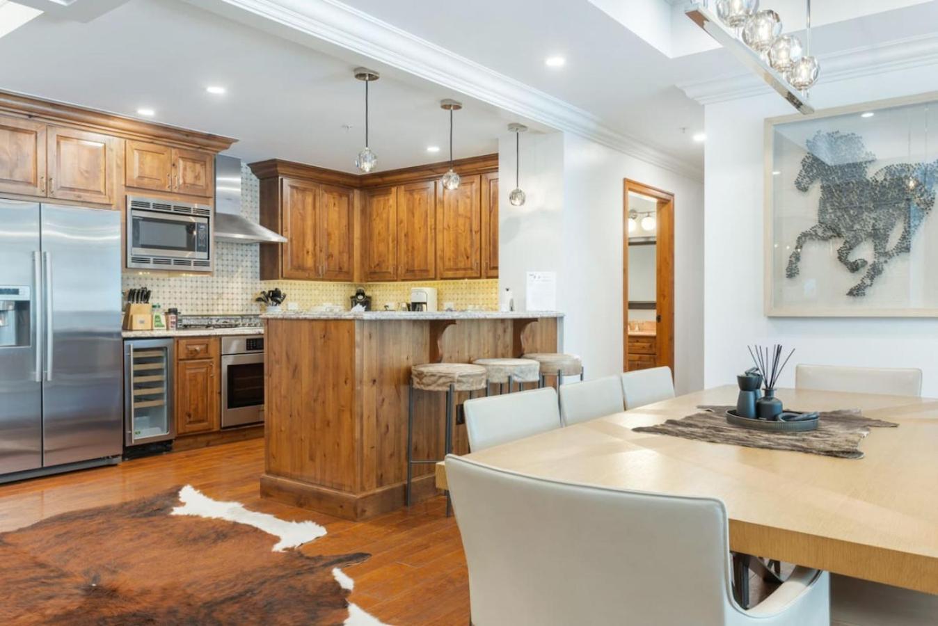Ritz Carlton Luxe 3 bed 4 bath