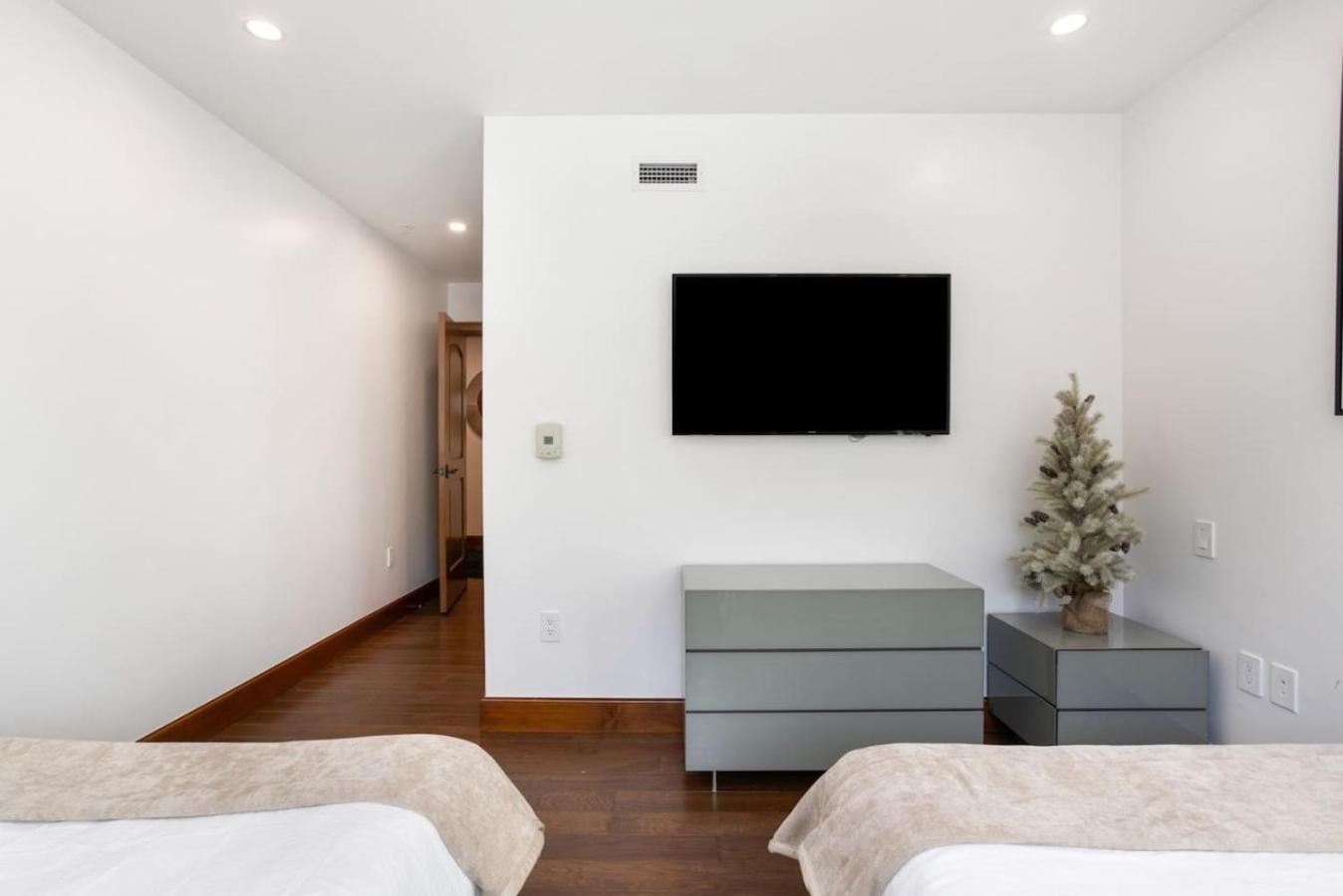 Ritz Carlton Luxe 3 bed 4 bath