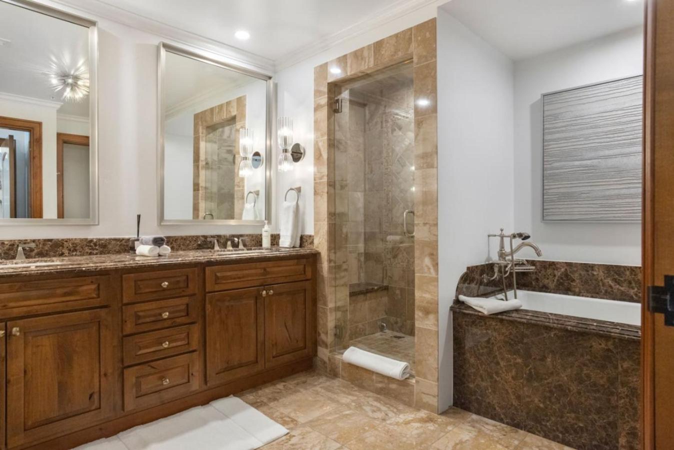 Ritz Carlton Luxe 3 bed 4 bath