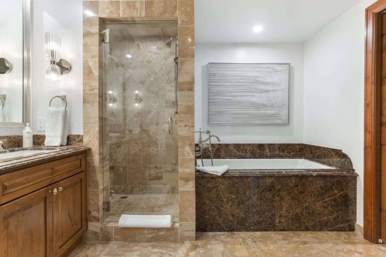 Ritz Carlton Luxe 3 bed 4 bath