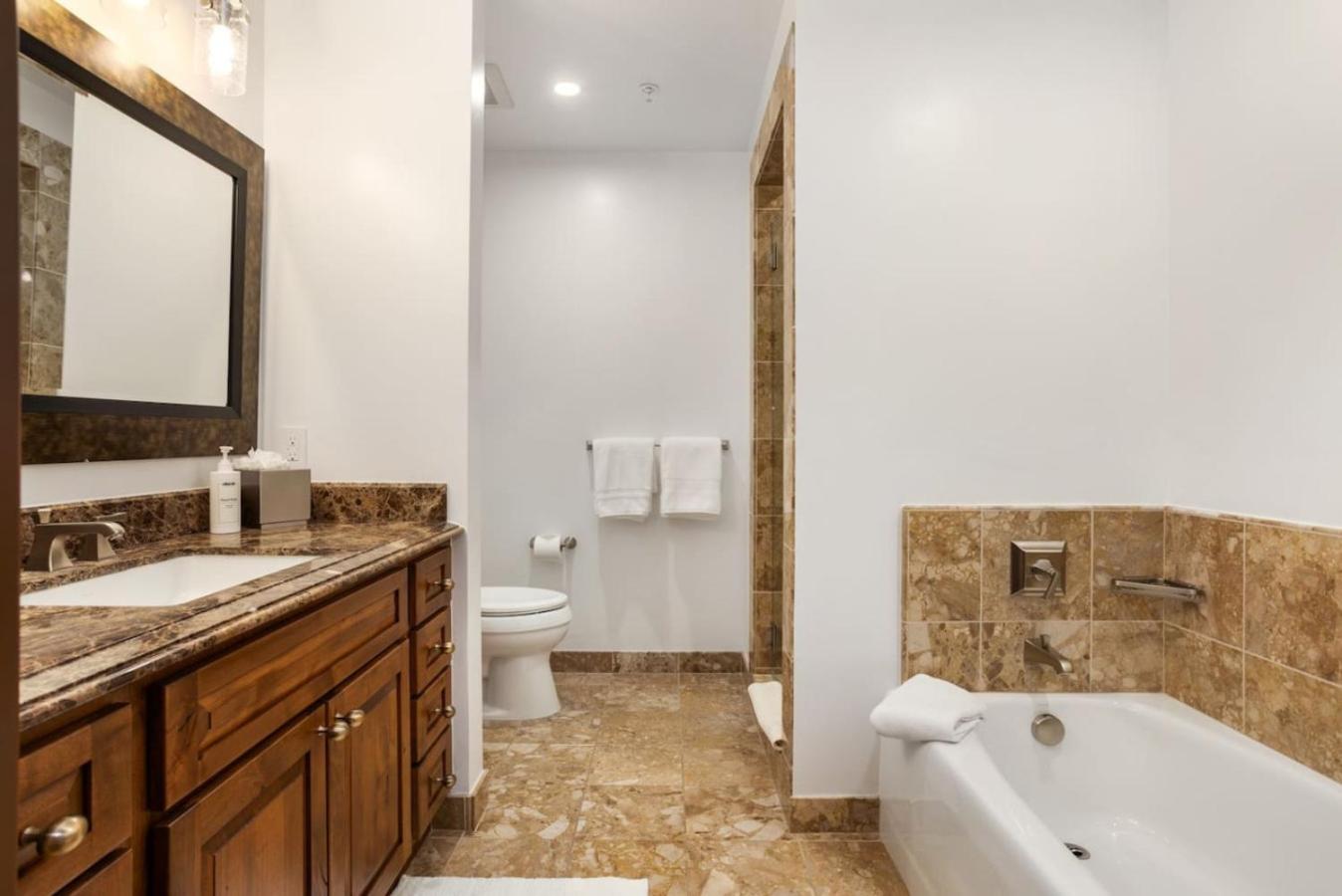 Ritz Carlton Luxe 3 bed 4 bath