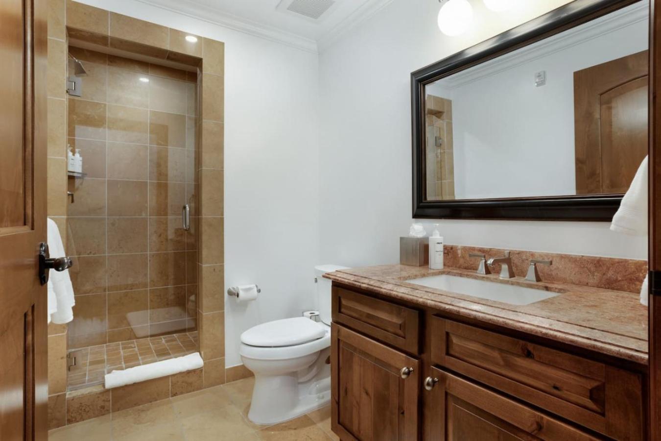Ritz Carlton Luxe 3 bed 4 bath