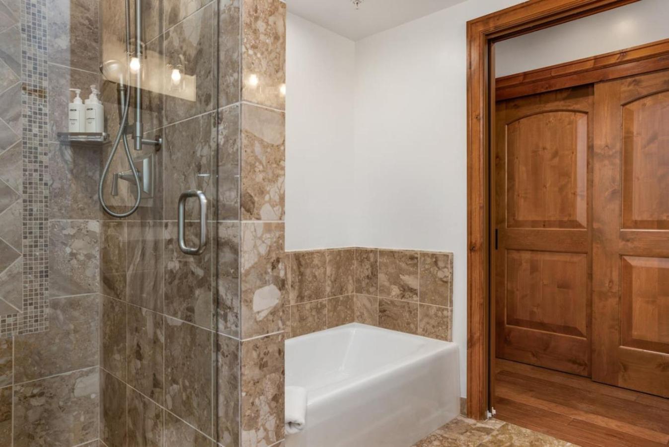 Ritz Carlton Luxe 3 bed 4 bath