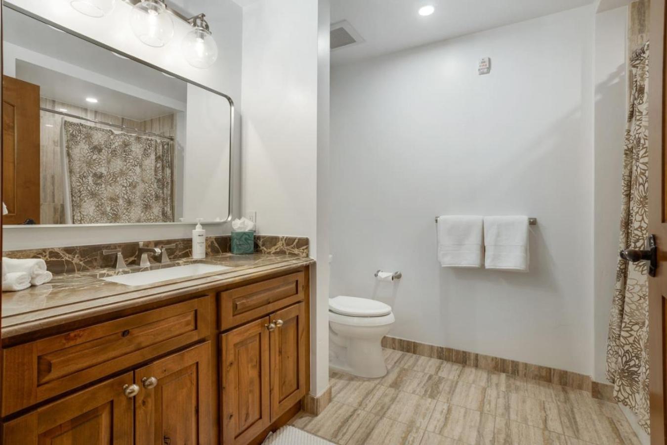 Ritz Carlton Luxe 3 bed 4 bath