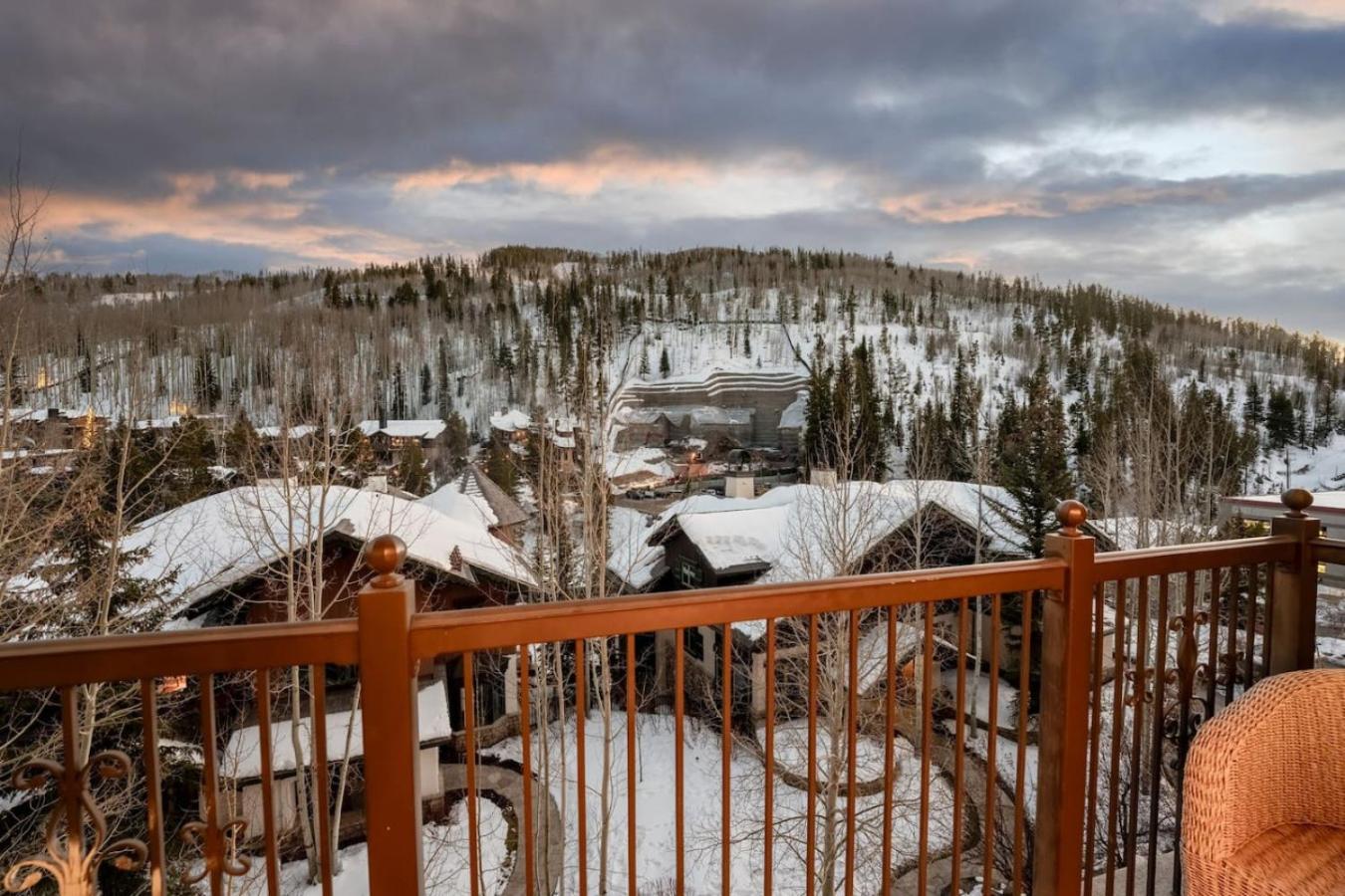 Ritz Carlton Luxe 3 bed 4 bath