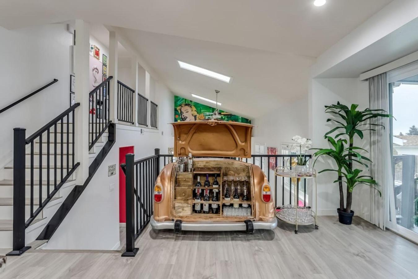 Pop Art Oasis with Karaoke Mini Golf Hot Tub and Pool