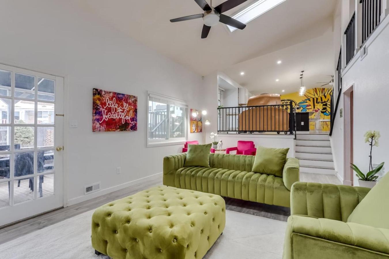 Pop Art Oasis with Karaoke Mini Golf Hot Tub and Pool