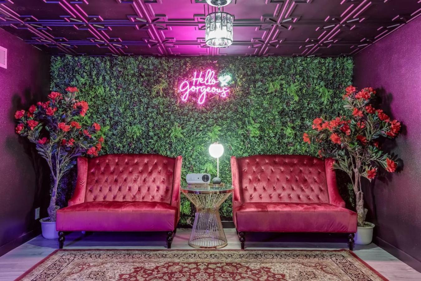 Pop Art Oasis with Karaoke Mini Golf Hot Tub and Pool