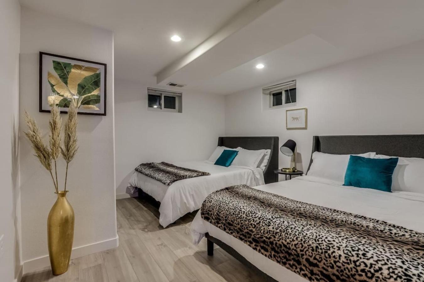 Pop Art Oasis with Karaoke Mini Golf Hot Tub and Pool