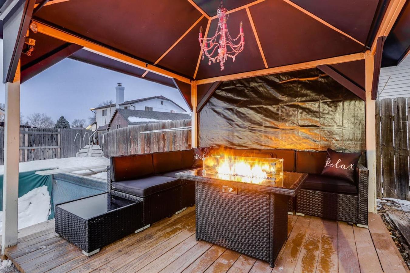 Pop Art Oasis with Karaoke Mini Golf Hot Tub and Pool