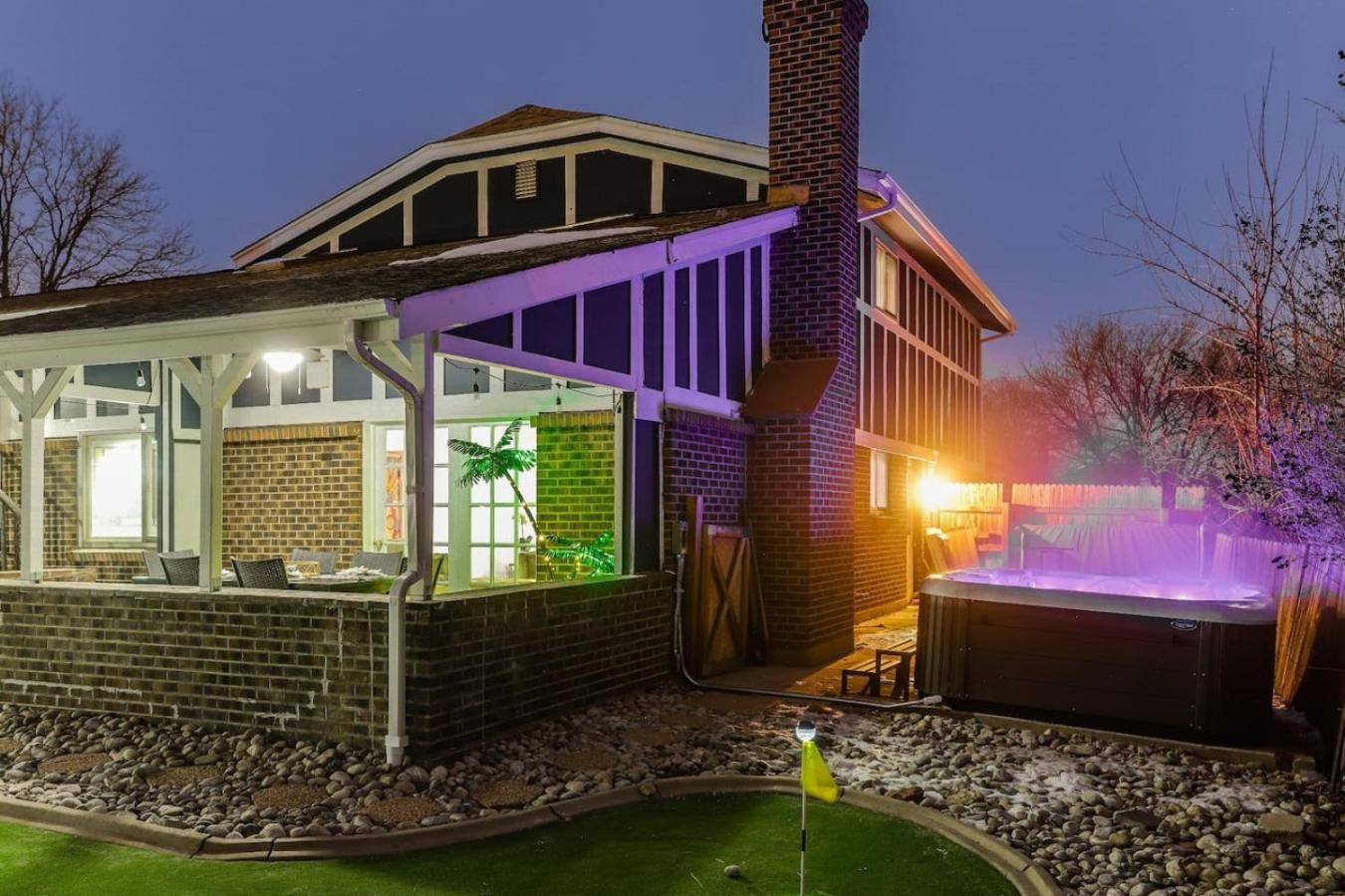 Pop Art Oasis with Karaoke Mini Golf Hot Tub and Pool