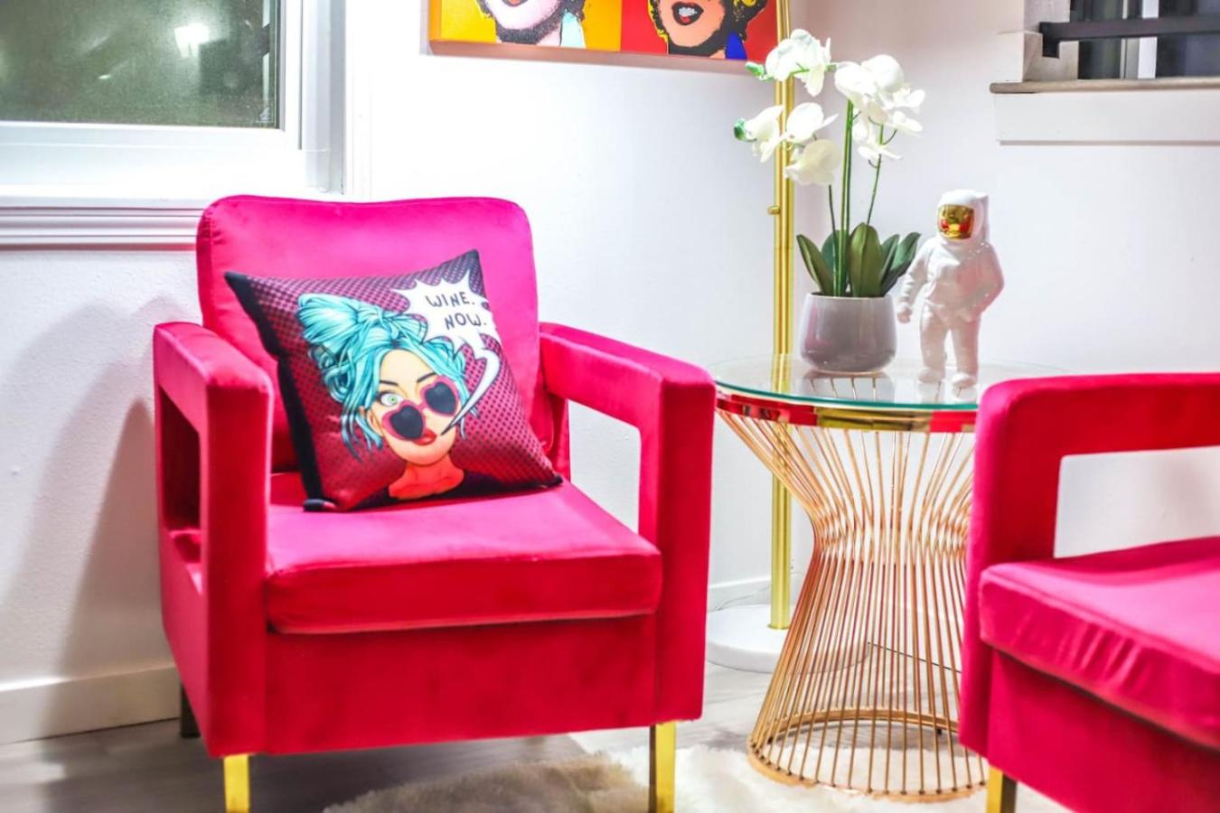 Pop Art Oasis with Karaoke Mini Golf Hot Tub and Pool