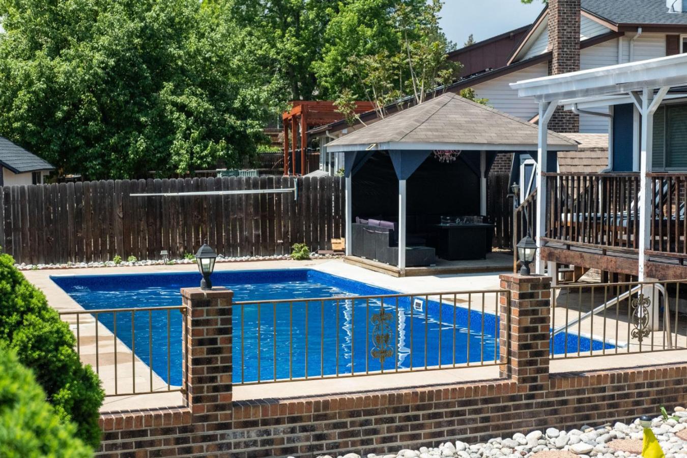 Pop Art Oasis with Karaoke Mini Golf Hot Tub and Pool