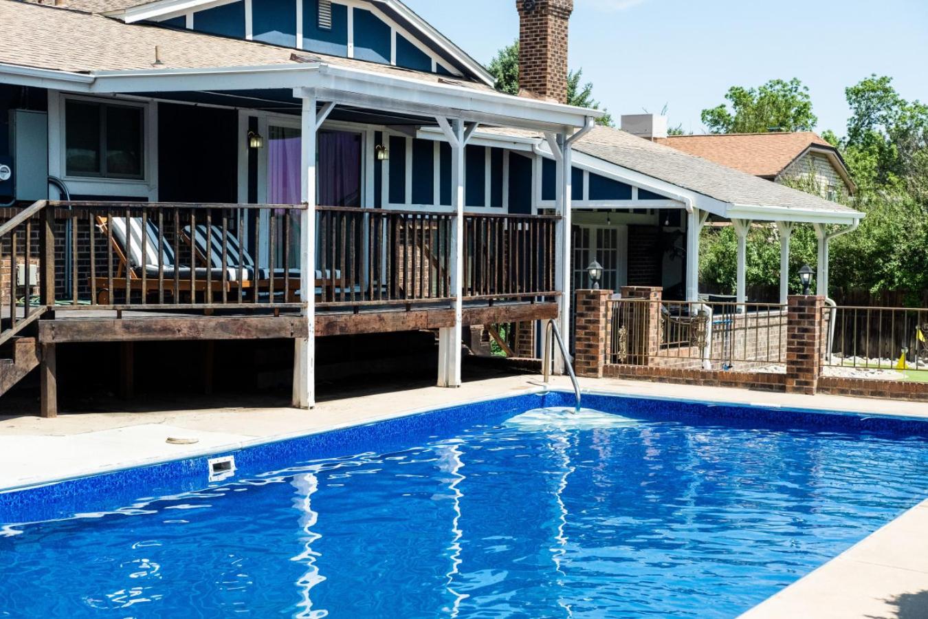 Pop Art Oasis with Karaoke Mini Golf Hot Tub and Pool