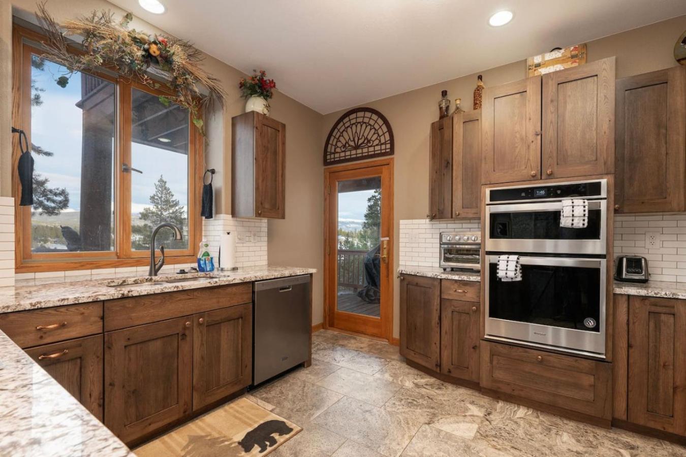 Stunning Mountain Retreat with View and Private Hot Tub