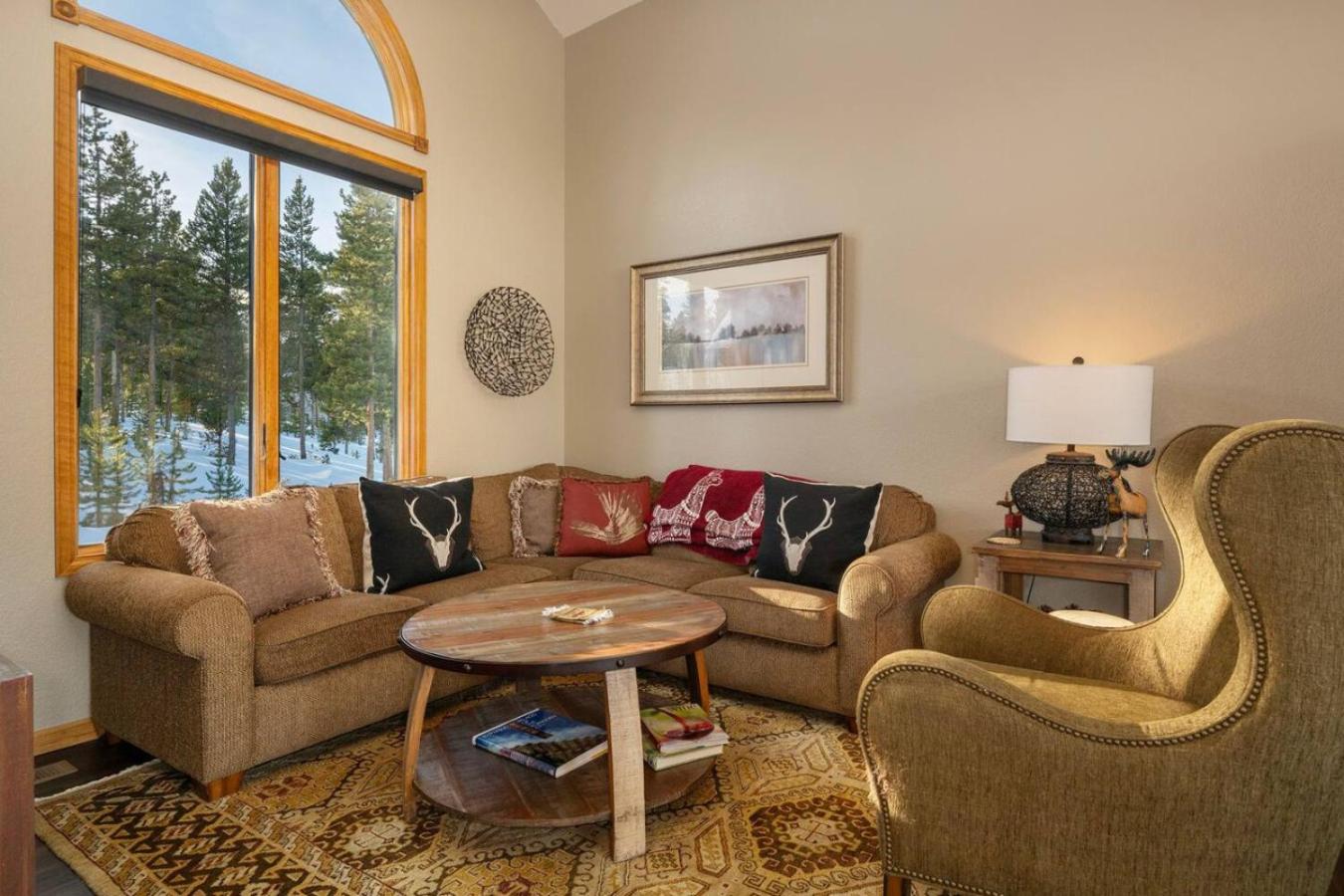 Stunning Mountain Retreat with View and Private Hot Tub