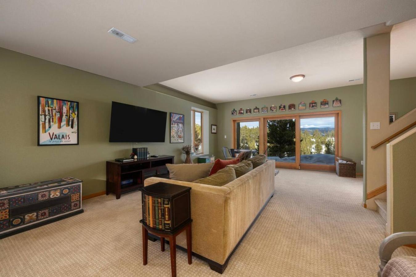 Stunning Mountain Retreat with View and Private Hot Tub