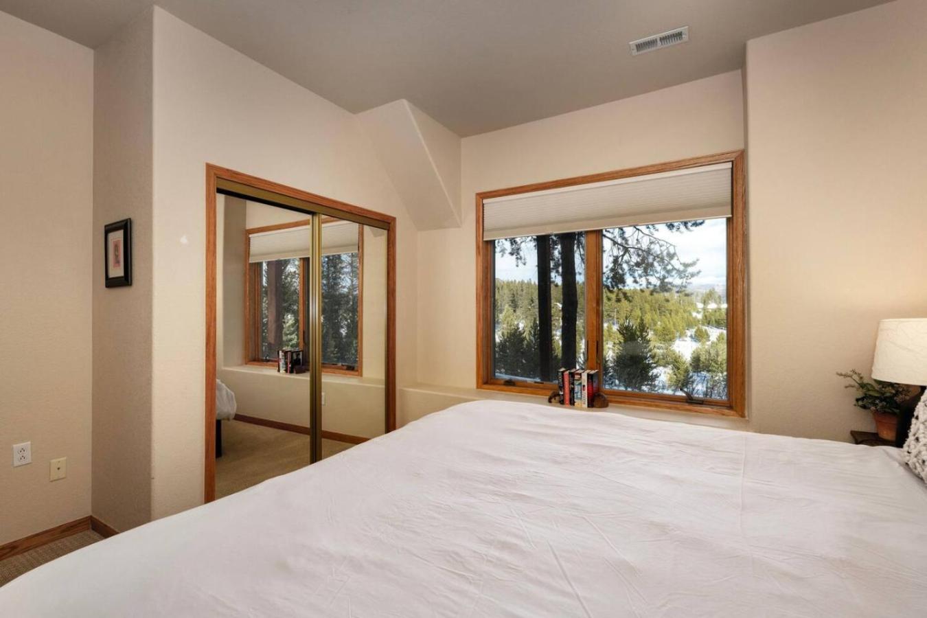 Stunning Mountain Retreat with View and Private Hot Tub