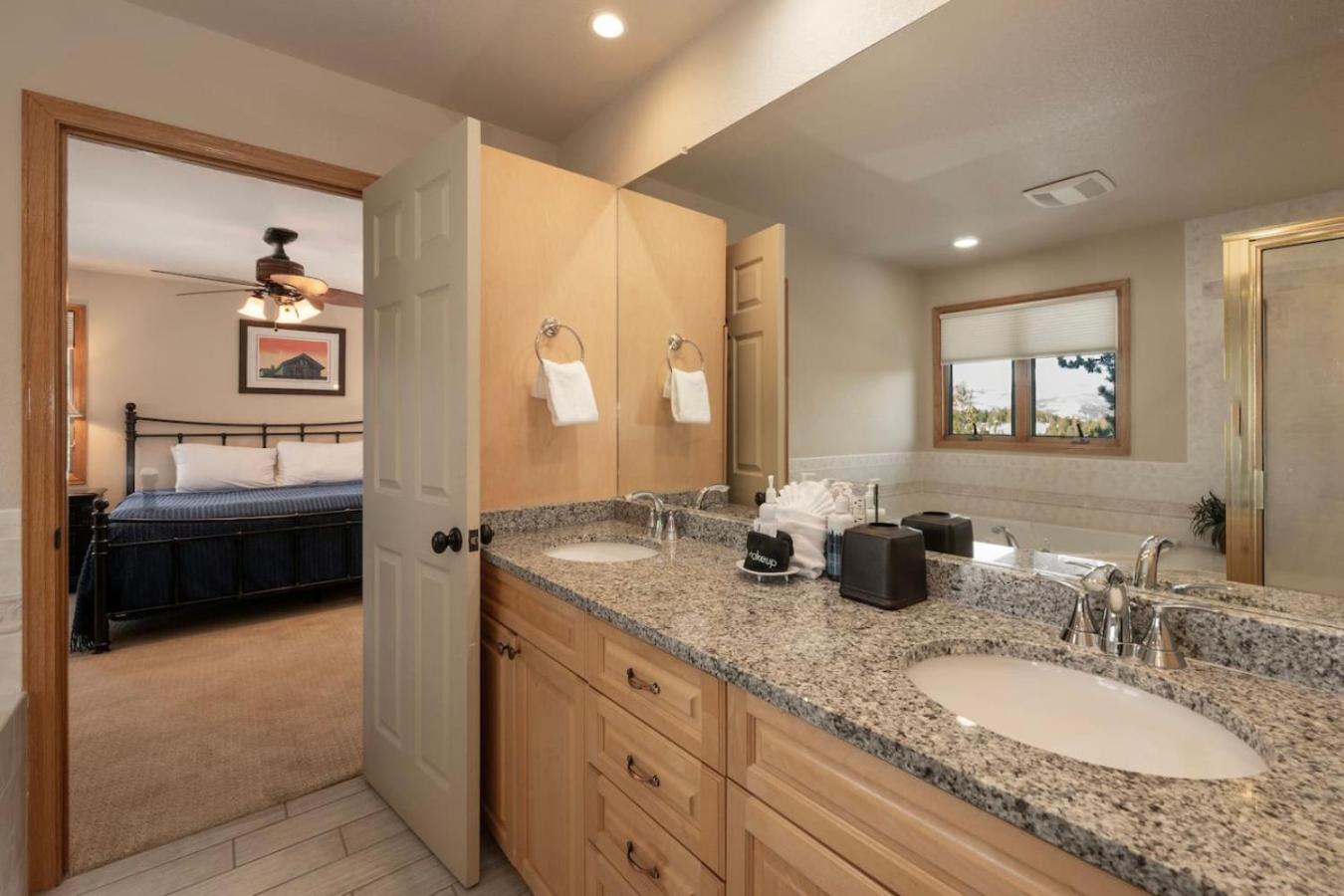 Stunning Mountain Retreat with View and Private Hot Tub