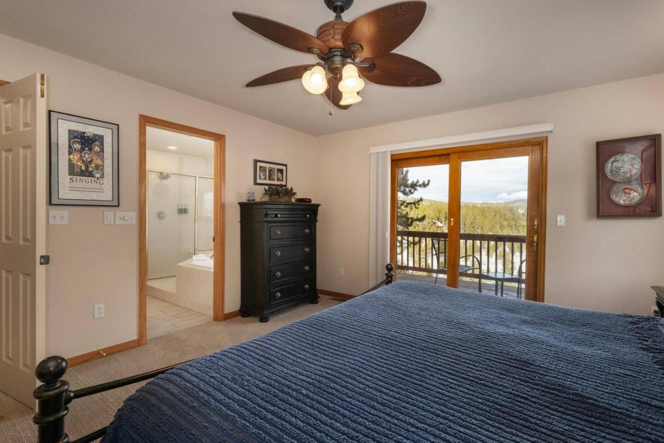 Stunning Mountain Retreat with View and Private Hot Tub