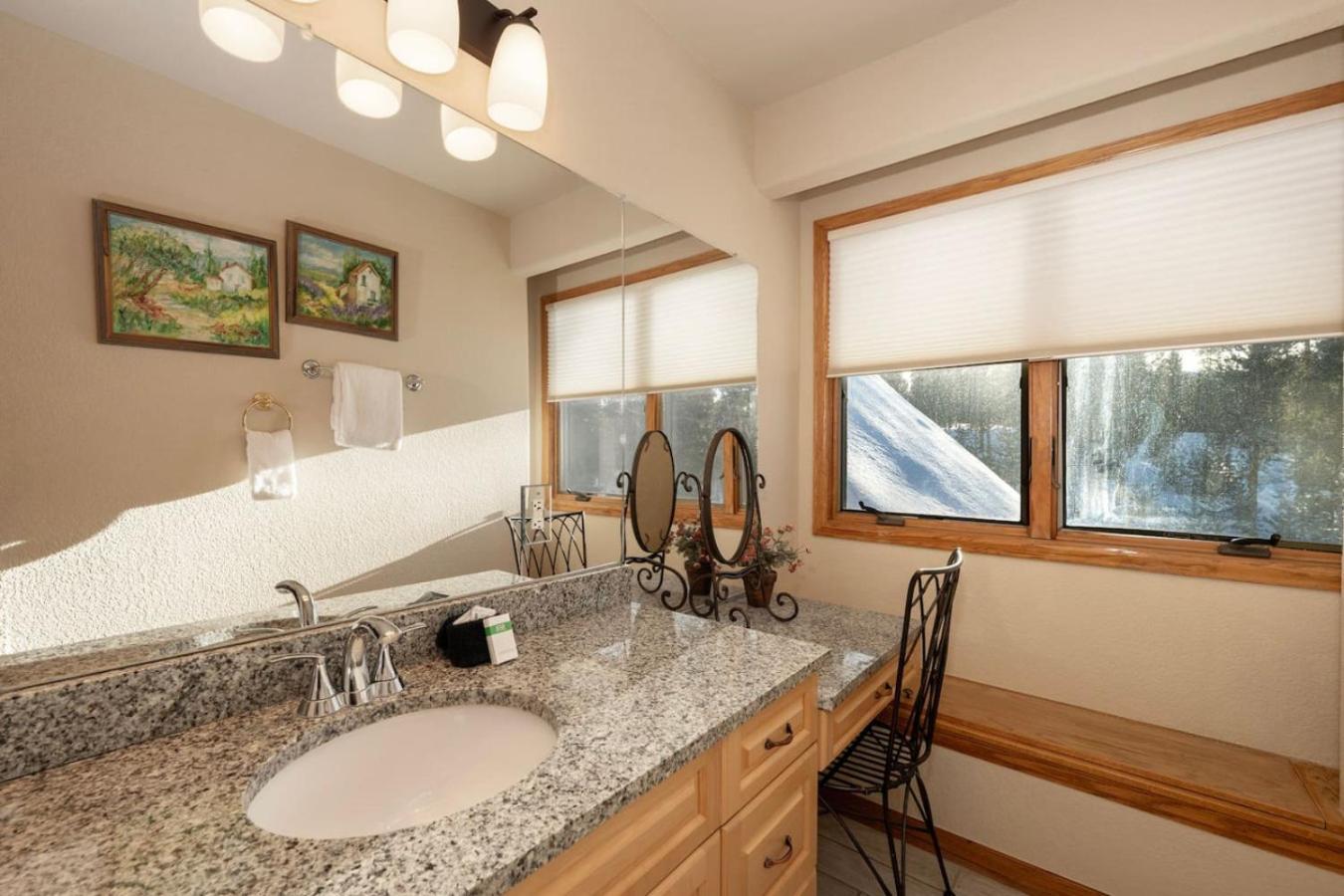 Stunning Mountain Retreat with View and Private Hot Tub
