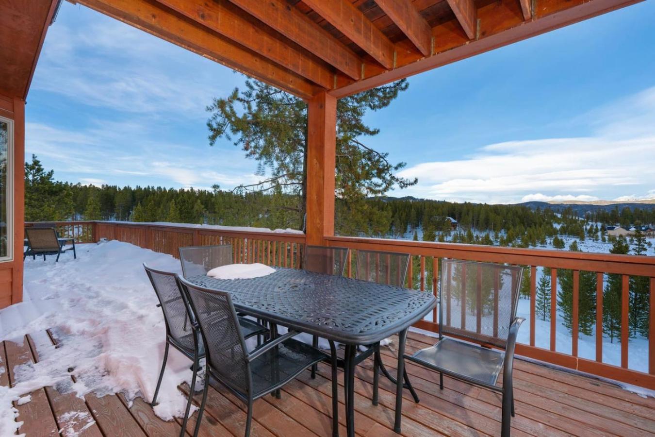 Stunning Mountain Retreat with View and Private Hot Tub