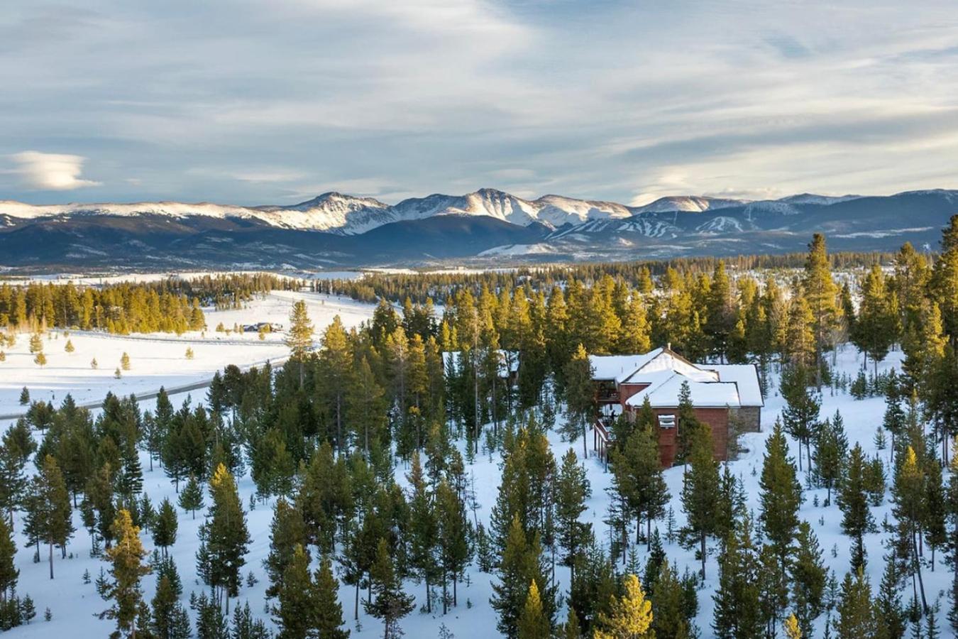 Stunning Mountain Retreat with View and Private Hot Tub