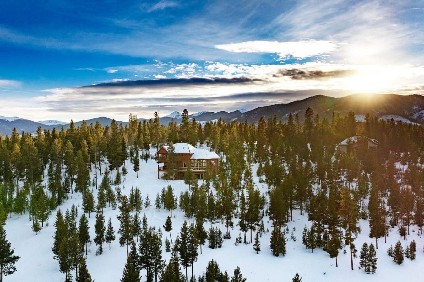 Stunning Mountain Retreat with View and Private Hot Tub