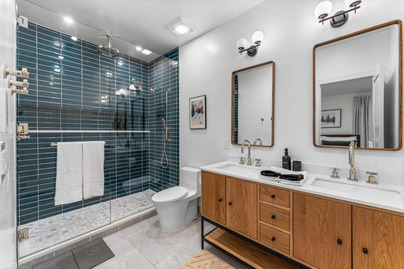 LUXE Loft Townhome HOT TUB