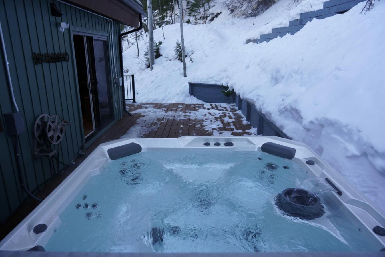 LUXE Loft Townhome HOT TUB