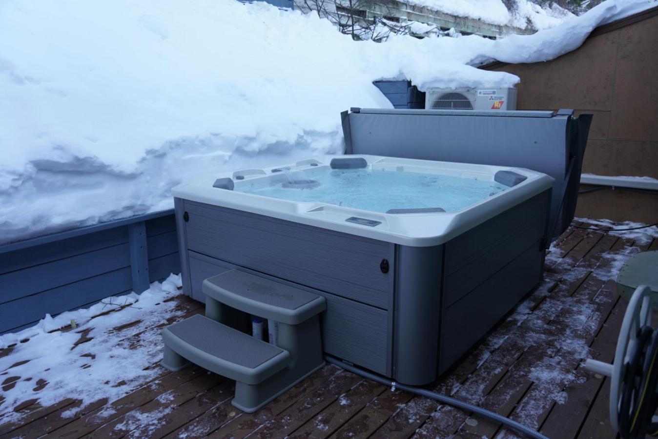 LUXE Loft Townhome HOT TUB