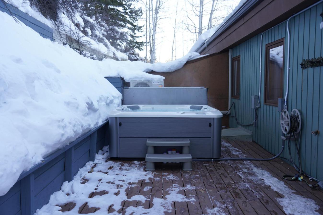 LUXE Loft Townhome HOT TUB