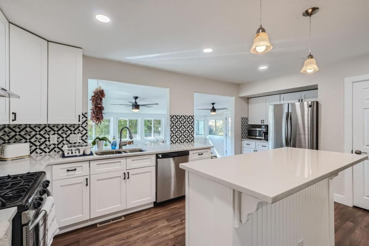 Charming Family Friendly 4bd 2ba Arvada Home