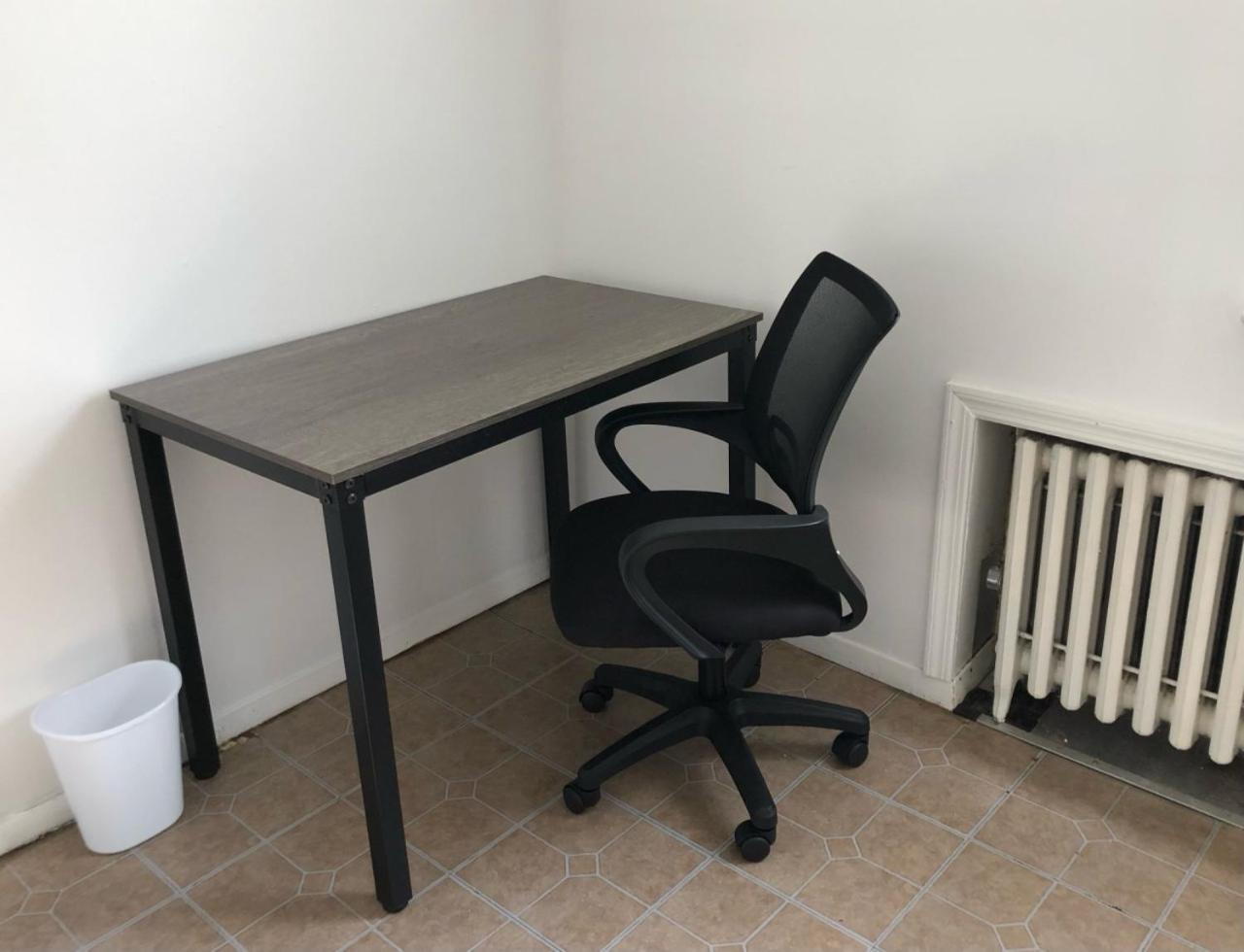 Private house with 3 bedrooms and 1 bathroom, free parking, convenient to NYC Manhattan bus and train, MetLife Stadium FIFA World Cup 35 minutes away