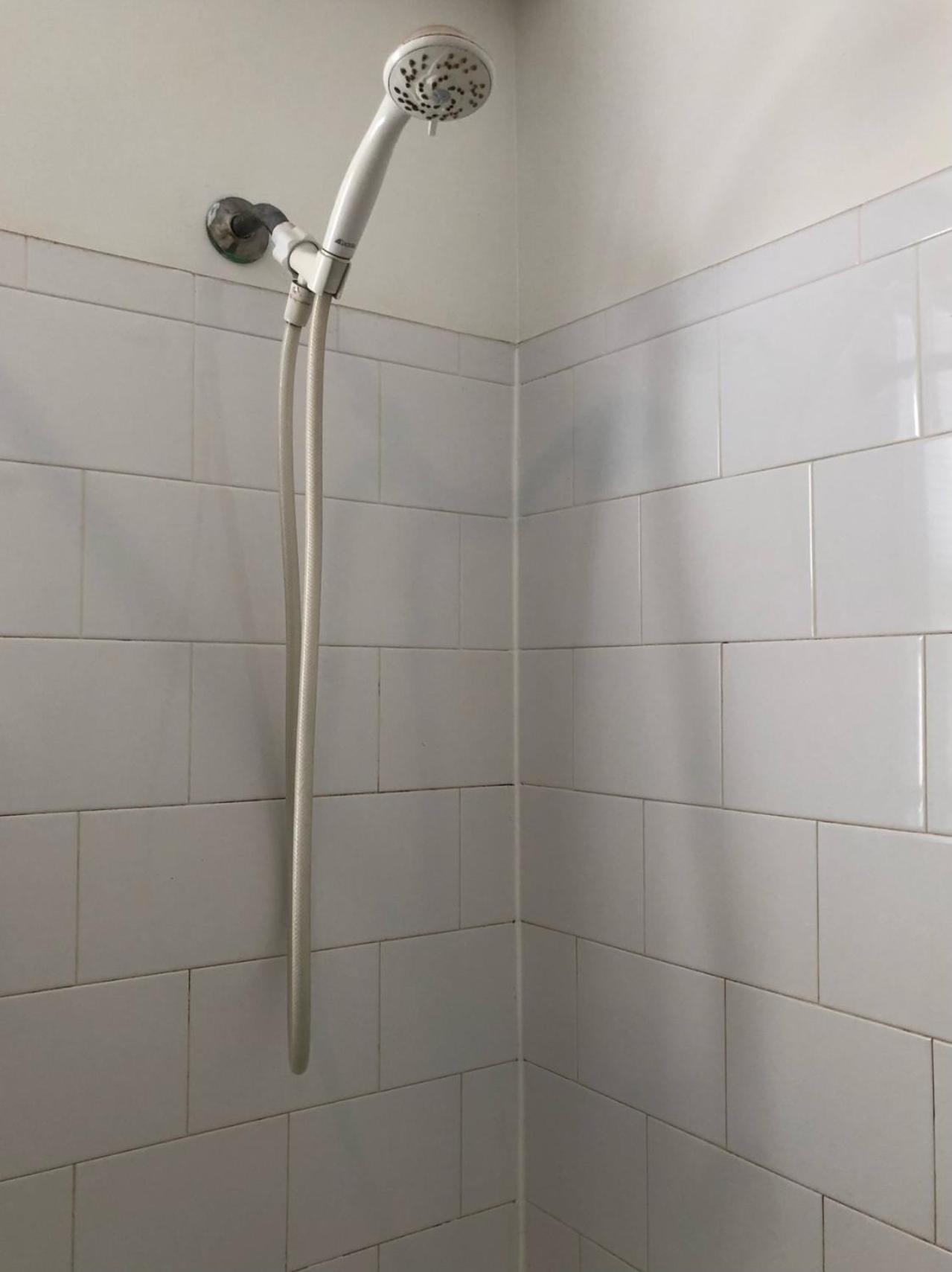 Private house with 3 bedrooms and 1 bathroom, free parking, convenient to NYC Manhattan bus and train, MetLife Stadium FIFA World Cup 35 minutes away
