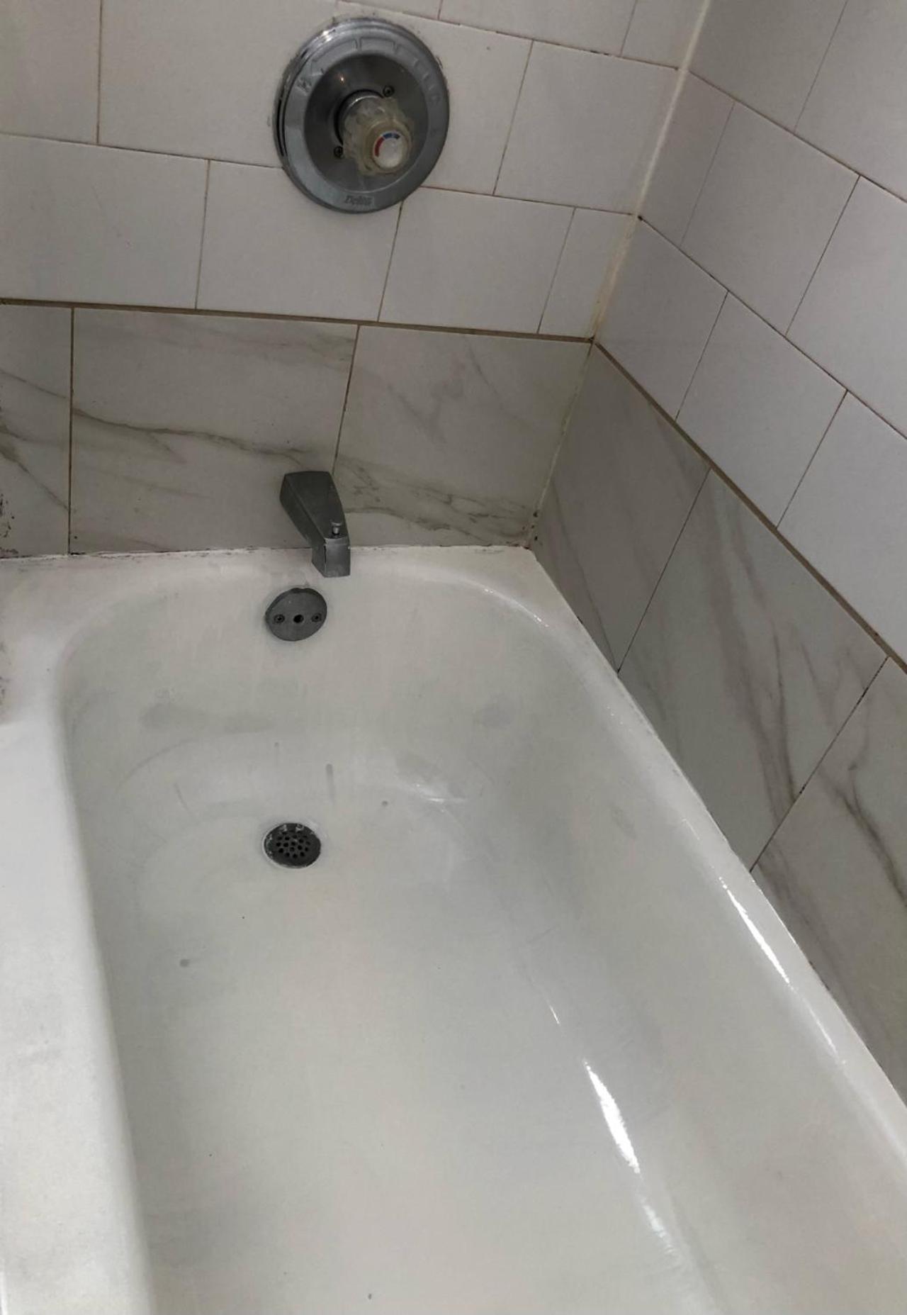 Private house with 3 bedrooms and 1 bathroom, free parking, convenient to NYC Manhattan bus and train, MetLife Stadium FIFA World Cup 35 minutes away