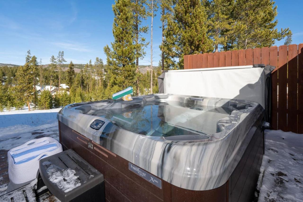 Wagon Ranch Ultimate Retreat with Hot Tub