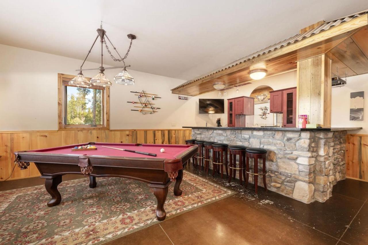 Wagon Ranch Ultimate Retreat with Hot Tub