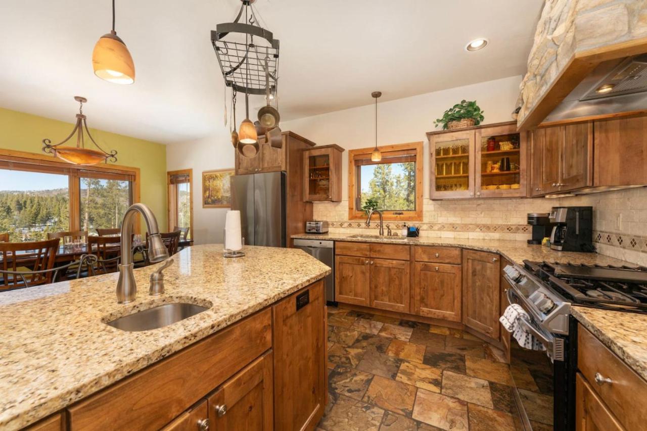 Wagon Ranch Ultimate Retreat with Hot Tub