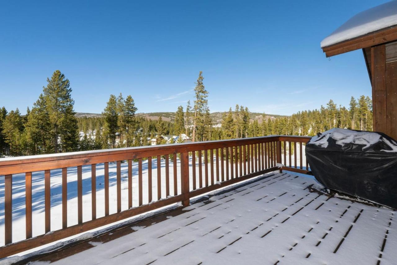 Wagon Ranch Ultimate Retreat with Hot Tub