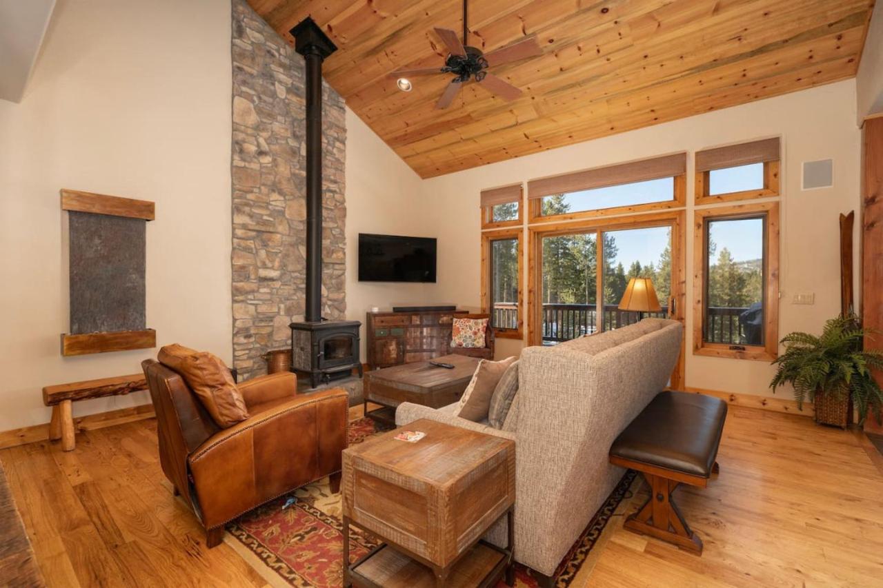 Wagon Ranch Ultimate Retreat with Hot Tub